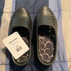 CROCS Woman’s Tully Clogs size 7W